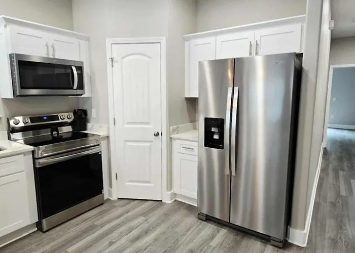 A Stylish Newly Modern Duplex Near Downtown
