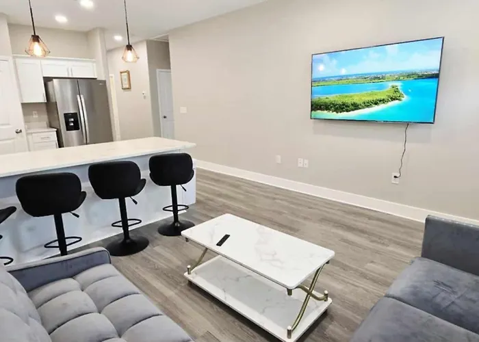 A Stylish Newly Modern Duplex Near Downtown Apartment Pensacola
