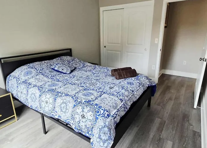 A Stylish Newly Modern Duplex Near Downtown * Pensacola