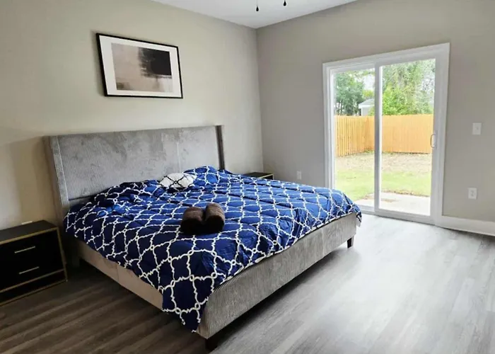 A Stylish Newly Modern Duplex Near Downtown Apartment