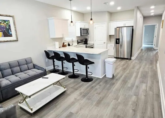 A Stylish Newly Modern Duplex Near Downtown * Pensacola