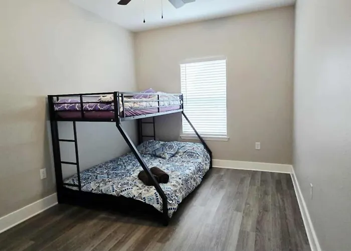 Apartment A Stylish Newly Modern Duplex Near Downtown