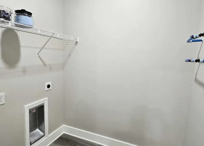 A Stylish Newly Modern Duplex Near Downtown Apartment Pensacola
