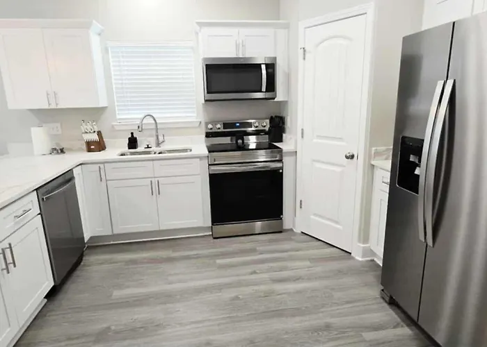 Apartment A Stylish Newly Modern Duplex Near Downtown *