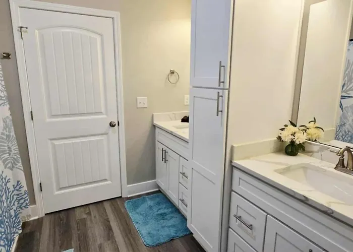 A Stylish Newly Modern Duplex Near Downtown Apartment Pensacola